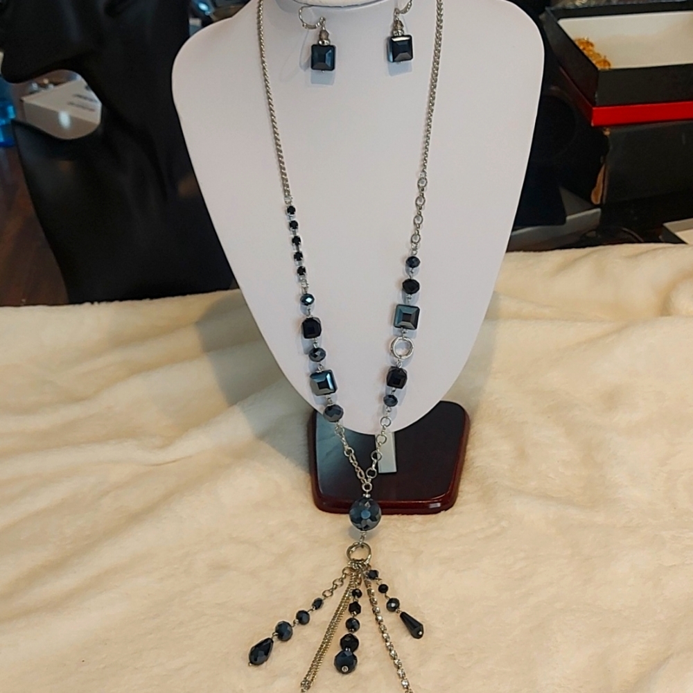INC gorgeous lariat necklace with matching pierced earrings